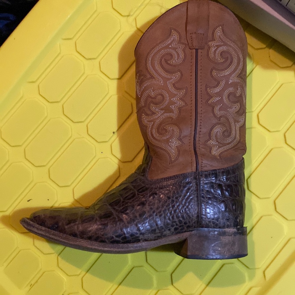 Boys gator boot size 4
